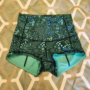 Lululemon Wunder short 2"
